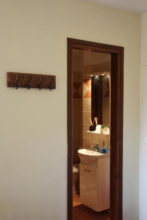 Camellia Guesthouse Anílio Pilíu Kültér fotó