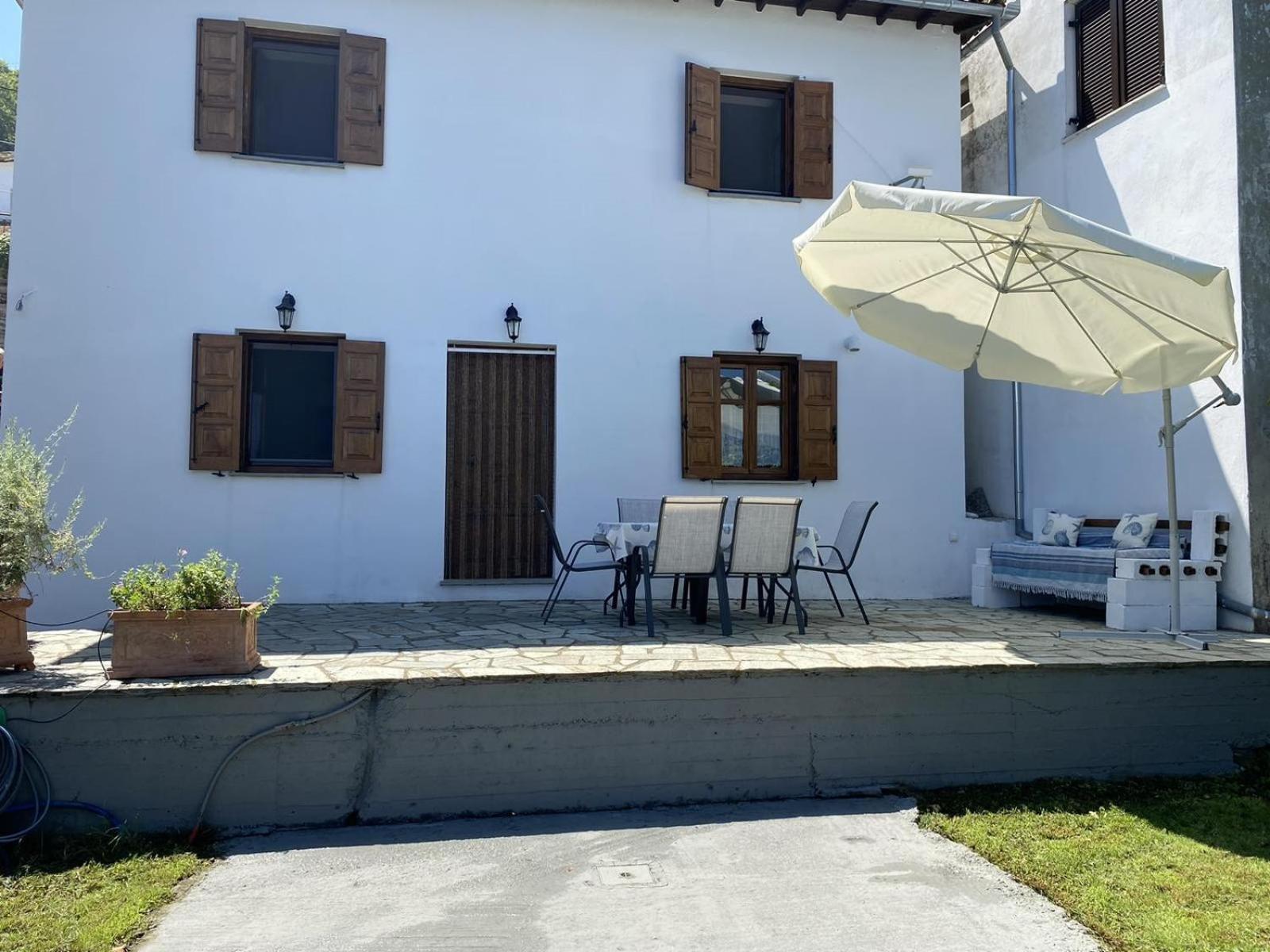 Camellia Guesthouse Anílio Pilíu Kültér fotó